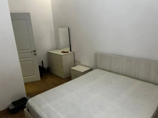 Tirane, jepet me qera apartament 1+1 , 52 m² 500 € (Golden Park)