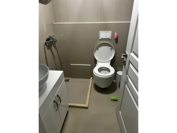 Tirane, jepet me qera apartament 1+1 , 52 m² 500 € (Golden Park)