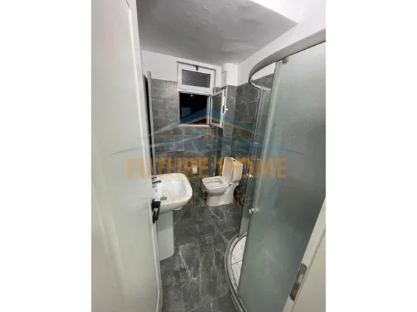 Tirane, jepet me qera apartament 1+1 Kati 4, 51 m² 500 € (Moziku Tiranes)
