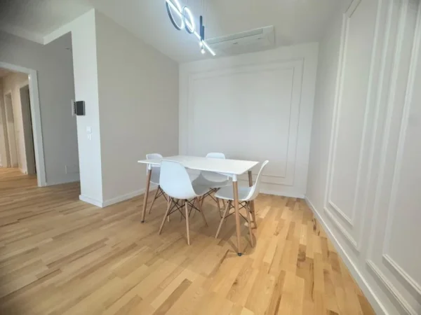 Tirane, jepet me qera apartament 2+1 , 130 m² 2.200 € 