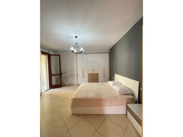 Tirane, jepet me qera apartament 2+1 Kati 3, 104 m² 650 € (Kopshti Botanik)