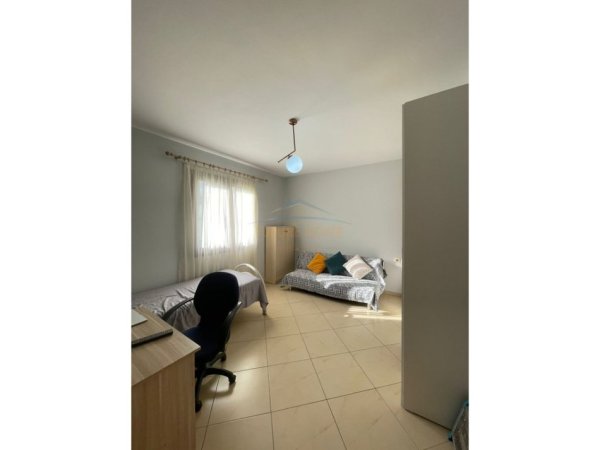 Tirane, jepet me qera apartament 2+1 Kati 3, 104 m² 650 € (Kopshti Botanik)