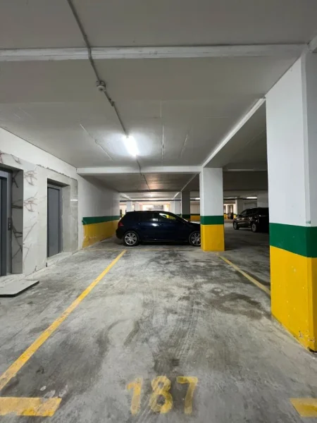 Tirane, shitet garazh | post parkimi Kati -1, 100 m² 90.000 € (Ish Fusha e Aviacionit- Tiranë)