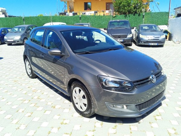 Durres, shes makine VW POLO 1.2 NAFT GJENDJA PERFEKT Nafte, gri e erret manuale Kondicioner 187.000 km 4.400 €