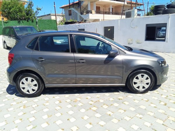 Durres, shes makine VW POLO 1.2 NAFT GJENDJA PERFEKT Nafte, gri e erret manuale Kondicioner 187.000 km 4.400 €