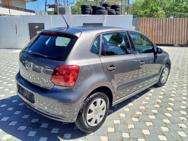 Durres, shes makine VW POLO 1.2 NAFT GJENDJA PERFEKT Nafte, gri e erret manuale Kondicioner 187.000 km 4.400 €