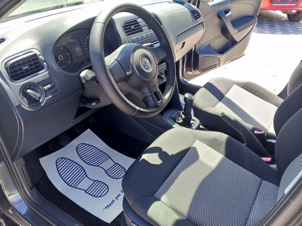 Durres, shes makine VW POLO 1.2 NAFT GJENDJA PERFEKT Nafte, gri e erret manuale Kondicioner 187.000 km 4.400 €