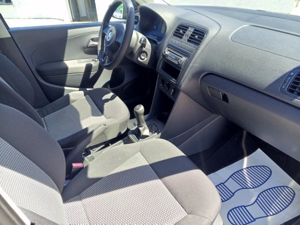 Durres, shes makine VW POLO 1.2 NAFT GJENDJA PERFEKT Nafte, gri e erret manuale Kondicioner 187.000 km 4.400 €