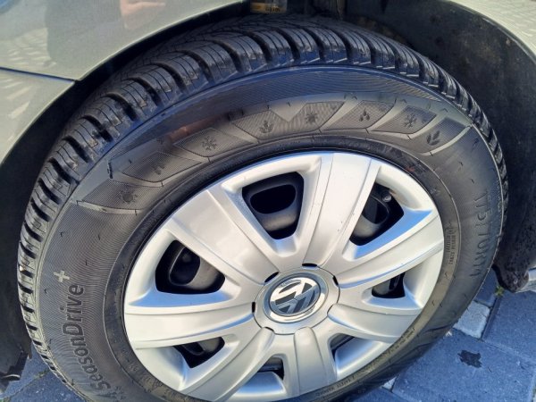 Durres, shes makine VW POLO 1.2 NAFT GJENDJA PERFEKT Nafte, gri e erret manuale Kondicioner 187.000 km 4.400 €