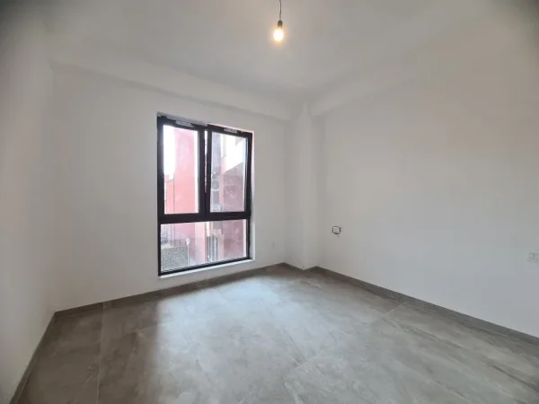 Tirane, shitet apartament 2+1+Ballkon Kati 1, 97 m² 225.000 € (Rruga Myslym Shyri)
