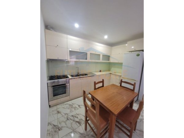 Tirane, jepet me qera apartament 1+1 Kati 0, 55 m² 300 € 