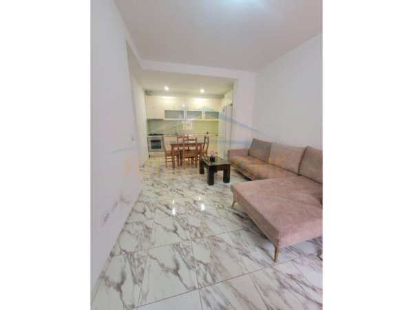 Tirane, jepet me qera apartament 1+1 Kati 0, 55 m² 300 € 