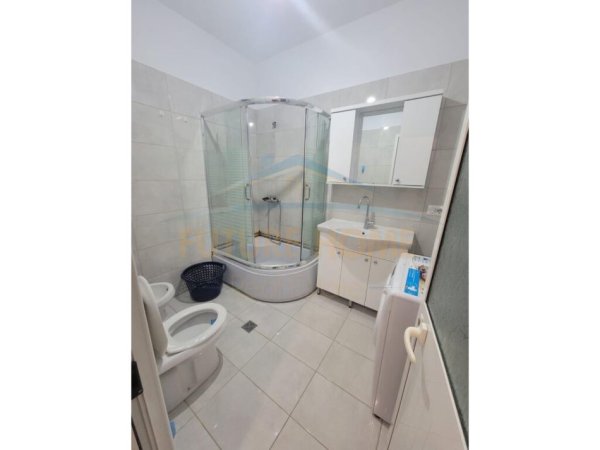 Tirane, jepet me qera apartament 1+1 Kati 0, 55 m² 300 € 