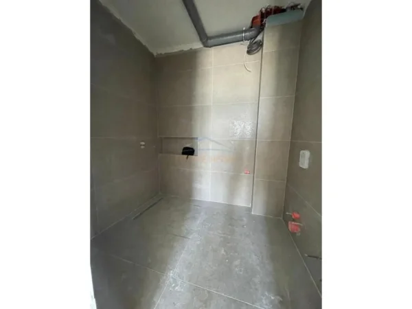 Shitet, Apartament 2+1+2+Post Parkimi, Lakeside Farke