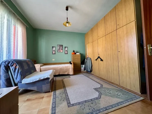 Tirane, shitet apartament 2+1 Kati 5, 136 m² 250.000 €