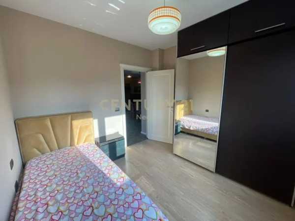 Tirane, jepet me qera apartament 2+1+Aneks+Ballkon Kati 2, 92 m² 700 € (Neom116574)