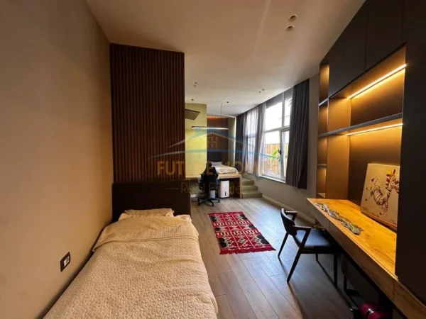 Tirane, shitet apartament 4+1 Kati 1, 220 m² 800.000 € 