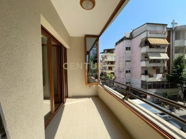 Tirane, shitet apartament 2+1+Aneks+Ballkon Kati 2, 98 m² 215.000 € (Neom116605)