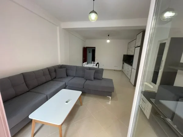 Tirane, jepet me qera apartament 2+1+Ballkon Kati 2, 110 m² 500 € (Unaza e Re)