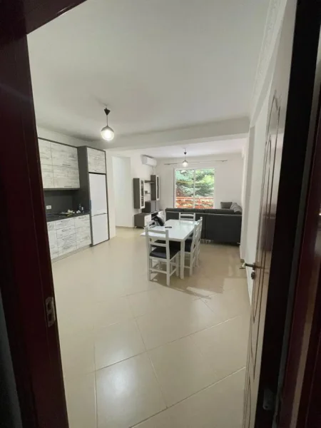 Tirane, jepet me qera apartament 2+1+Ballkon Kati 2, 110 m² 500 € (Unaza e Re)
