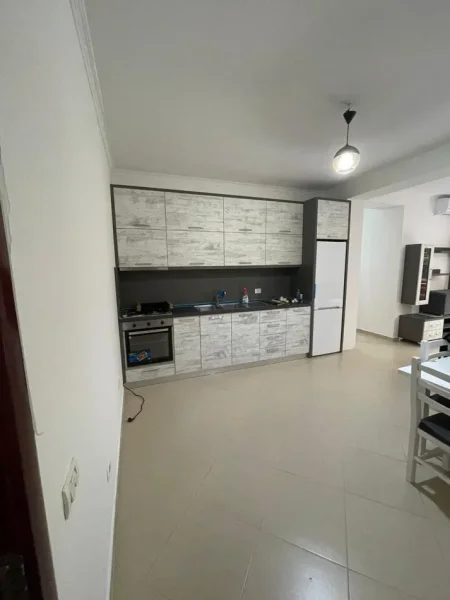 Tirane, jepet me qera apartament 2+1+Ballkon Kati 2, 110 m² 500 € (Unaza e Re)