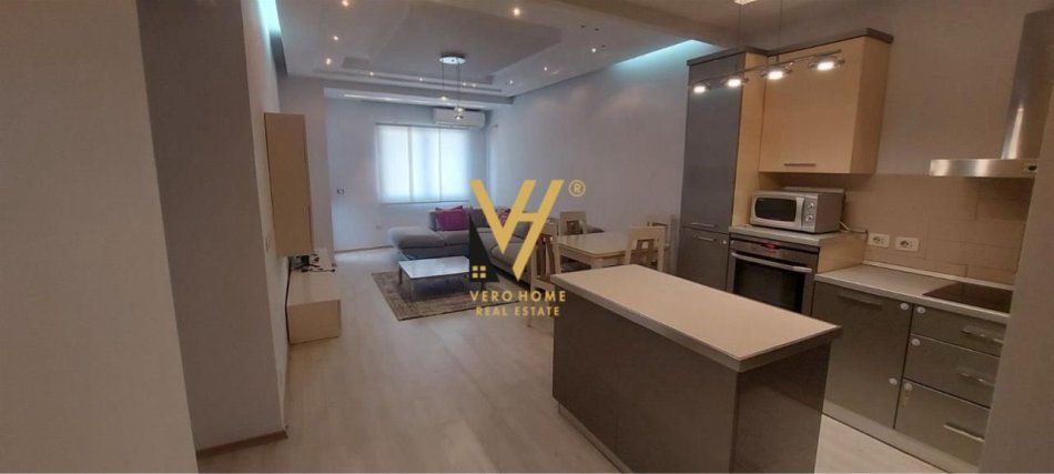 Tirane, jepet me qera apartament 2+1+Ballkon Kati 7, 90 m² 500 € (astir)