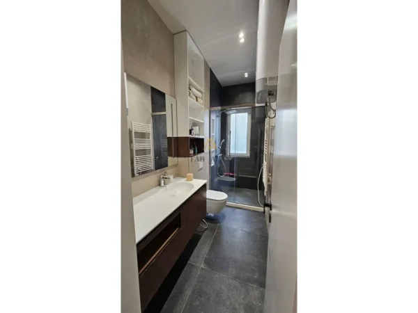 Tirane, shitet apartament 2+1+2 Kati 2, 118 m² 320.000 € (Rruga Peti, Liqeni i Thate)