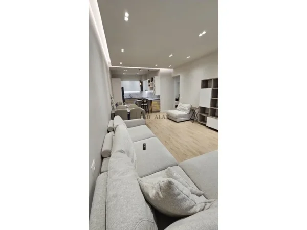 Tirane, shitet apartament 2+1+2 Kati 2, 118 m² 320.000 € (Rruga Peti, Liqeni i Thate)