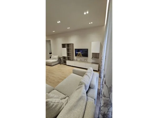 Tirane, shitet apartament 2+1+2 Kati 2, 118 m² 320.000 € (Rruga Peti, Liqeni i Thate)