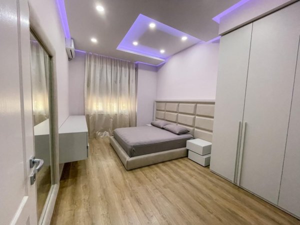 Apartament Me Qera 2+1 Tek Pazari I Ri 1000 euro  (ID B220791) Tirane