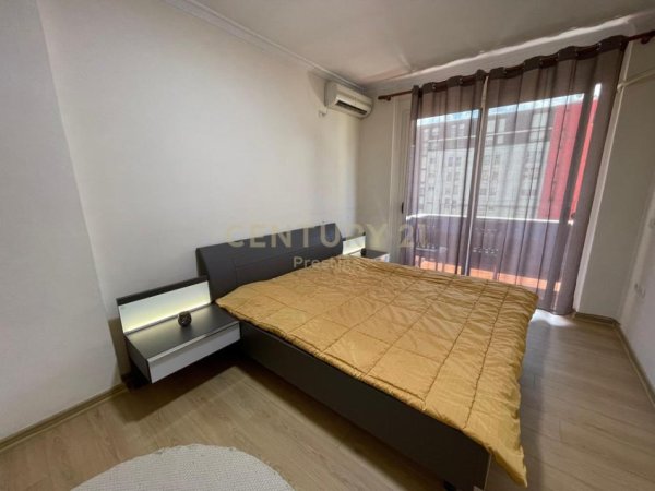Tirane, jepet me qera apartament 1+1+Ballkon Kati 7, 60 m² 650 € (Liqeni i Tiranes)