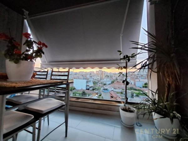 Tirane, jepet me qera apartament 2+1+Ballkon Kati 5, 100 m² 700 € 
