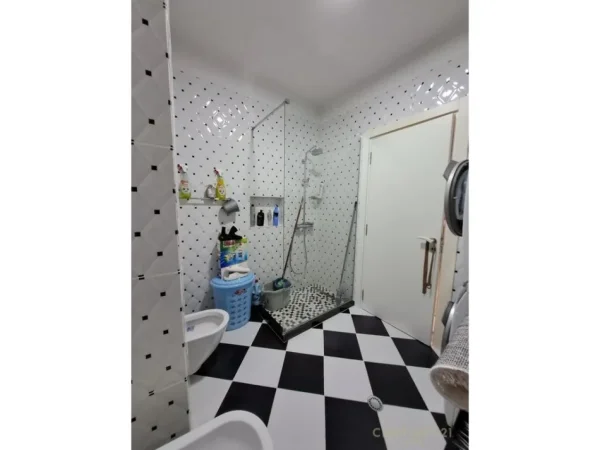 Tirane, jepet me qera apartament 2+1+Ballkon Kati 5, 100 m² 700 € 
