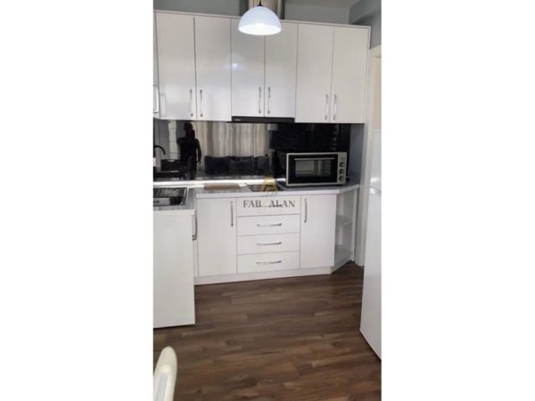 Tirane, jepet me qera 1+1 Kati 3 i nje Vile, 350 € (Pas Spitalit Amerikan 2)