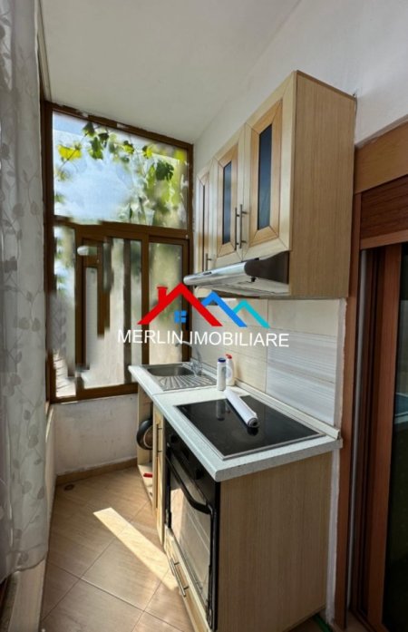 Tirane, jepet me qera apartament 2+1+Ballkon Kati 2, 100 m² 450 € (RRUGA LEANDRO ZOTO)