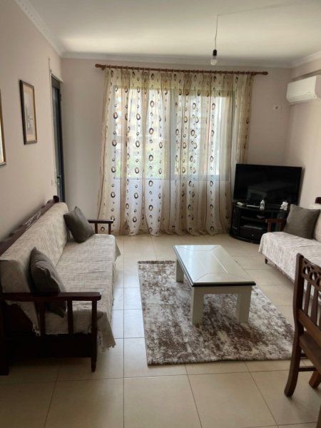 Tirane, jepet me qera apartament 1+1 Kati 3, 65 m² 380 € (astir)