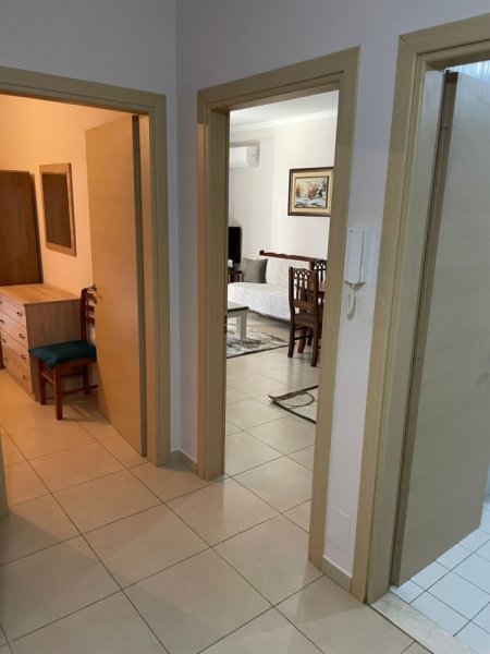 Tirane, jepet me qera apartament 1+1 Kati 3, 65 m² 380 € (astir)