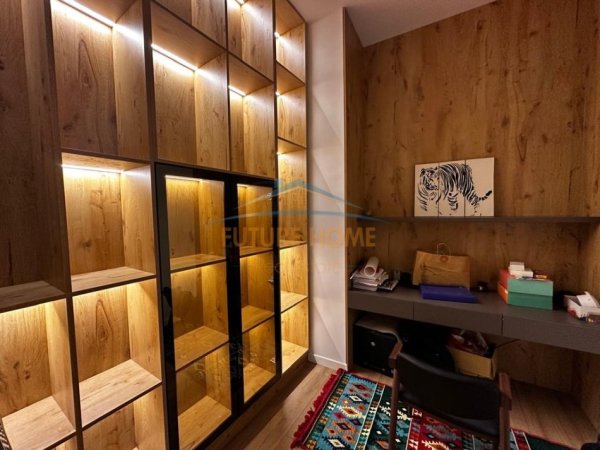 Tirane, shitet apartament+verande | Penthouse 4+1 Kati 1, 220 m² 800.000 € 