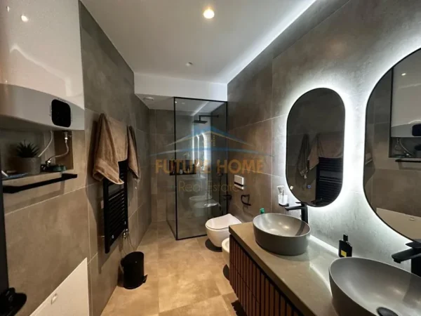 Tirane, shitet apartament+verande | Penthouse 4+1 Kati 1, 220 m² 800.000 € 