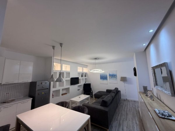 Tirane, shitet apartament 1+1 , 81 m² 175.000 € (Rruga e Barrikadave)