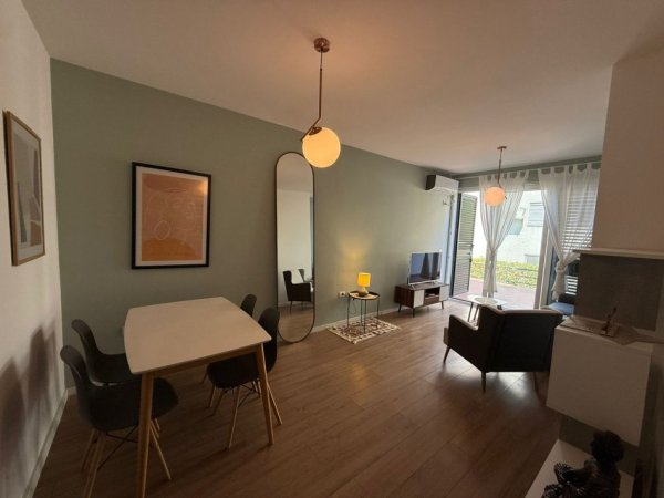 Tirane, jepet me qera apartament 1+1 , 50 m² 550 € (Kodra e Diellit 2)