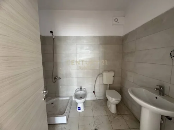 Tirane, shes apartament 2+1+Ballkon Kati 9, 110 m² 170.000 € 