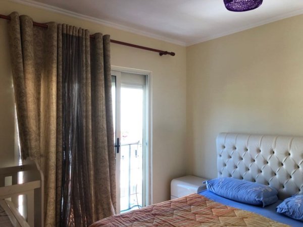 Tirane, jepet me qera apartament 1+1+Ballkon Kati 4, 65 m² 450 € (kodra e diellit)
