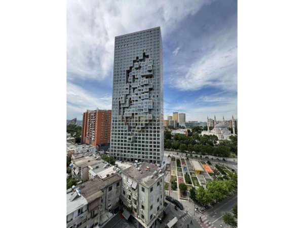 Tirane, jepet me qera apartament duplex 3+1 Kati 11, 164 m² 
