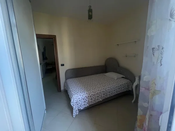 Durres, jepet me qera apartament 2+1 Kati 3, 300 € 