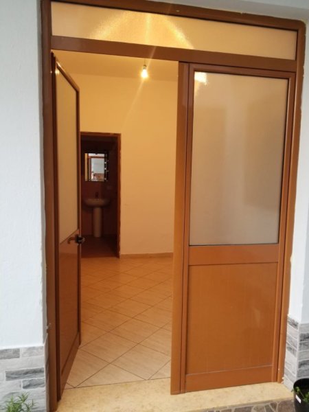 Tirane, jap me qera shtepi 2+1 Kati 0, 84 m² 300 € (Babrru Qender, rruga “Demokracia”)