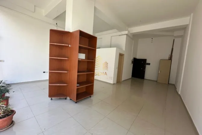 Tirane, jepet me qera ambjent biznesi Kati 0, 53 m² 500 € (Yzberisht, Rruga Joklin Persi)
