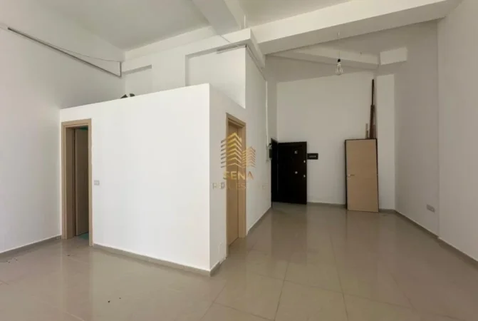 Tirane, jepet me qera ambjent biznesi Kati 0, 53 m² 500 € (Yzberisht, Rruga Joklin Persi)