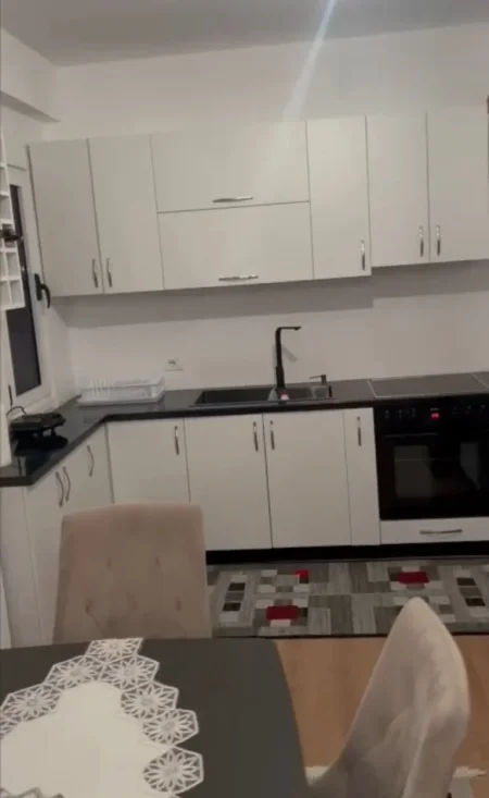 Tirane, shes apartament 1+1+Ballkon Kati 8, 71 m² 135.000 € (ruga Erzen Lita)