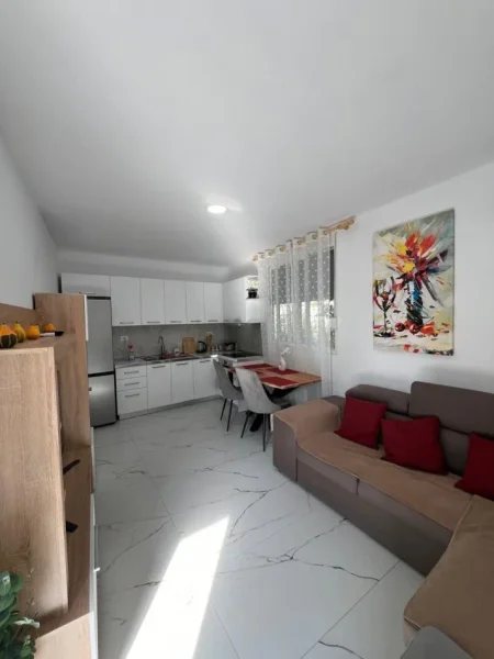 Durres, jepet me qera apartament 1+1 Kati 0, 350 € 